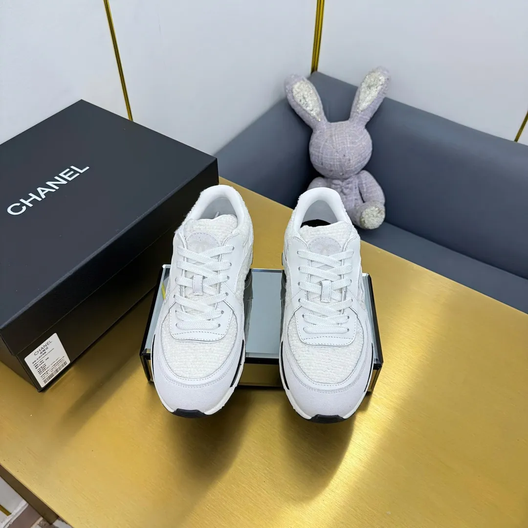 👟👟Ex-factory price 660👟👟 Top version, original quality! ! ! Chanel Chanel - 2025 casual sports shoes, the top casual sports shoes in the counter, this classic design; the upper is electro-embroidered with a variety of techniques; the outsole is fashionable and sporty; the extraordinary inclusion of a variety of color matching elements... The diversified mix and match is very beautiful and versatile, casual, fashionable, sports and outdoor can be taken into account... ꫛꫀꪝ Go➫ Materials: ❶Upper: Original first-layer cowhide ❷Inner: Sheepskin ❸Outsole is based on: original TPU combination outsole, full set of boutique packaging for women 35–41 👉